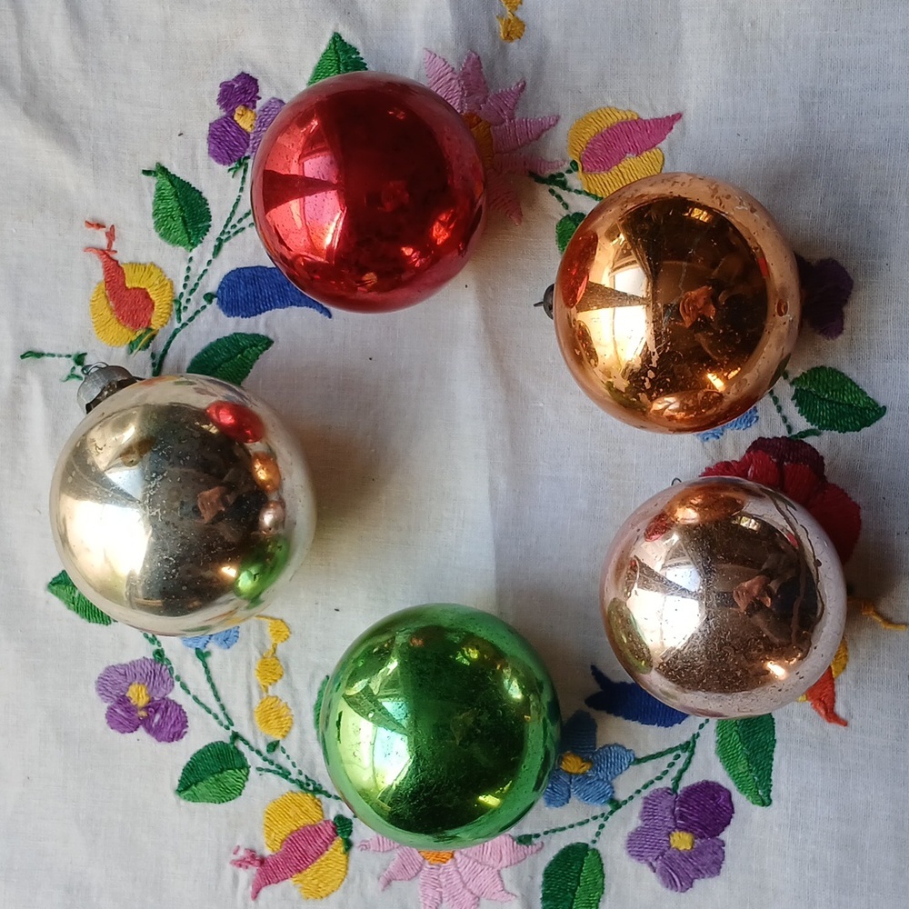 Vintage Mixed Color Christmas Ornaments